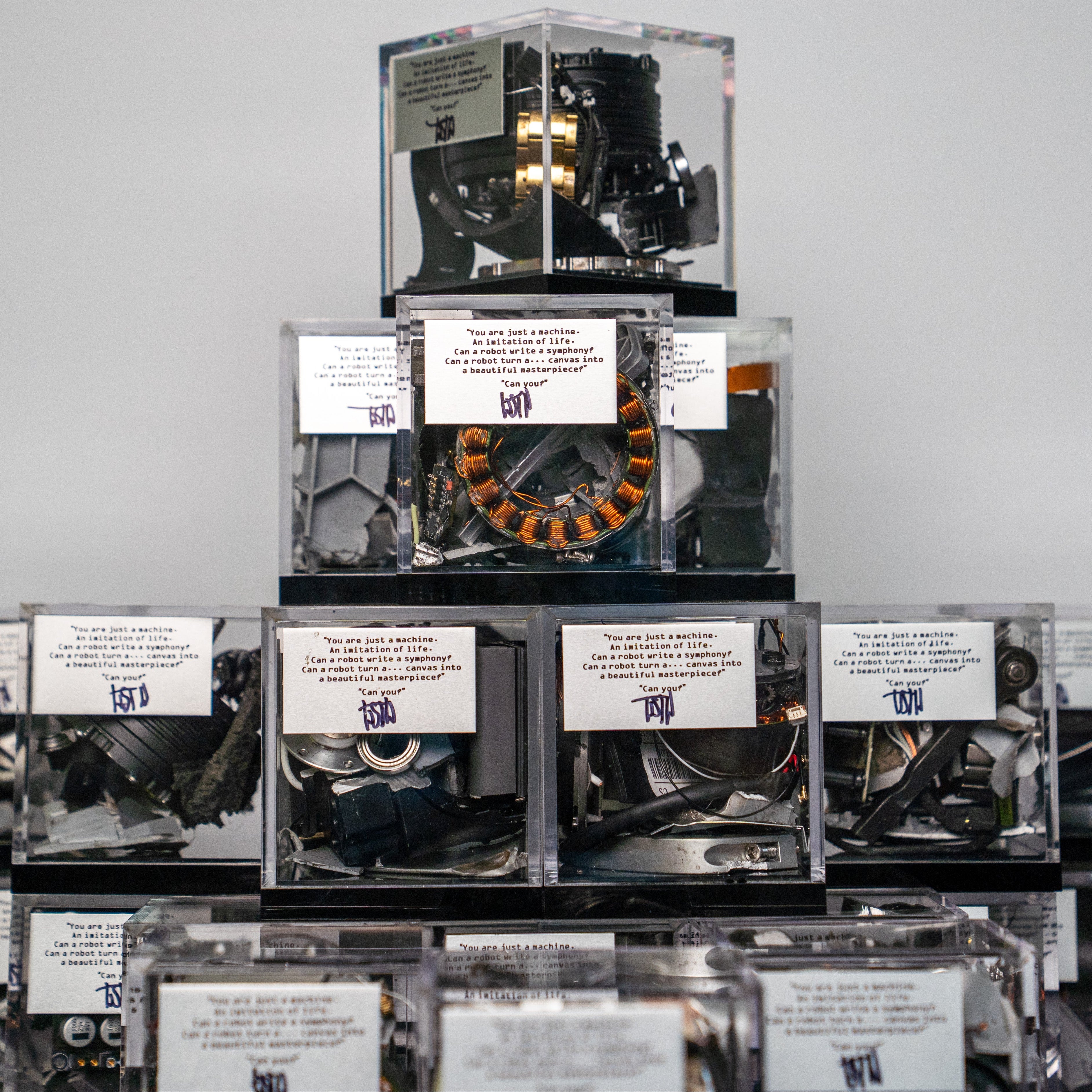 HUMANOID ROBOT CUBE - 30 CREATED