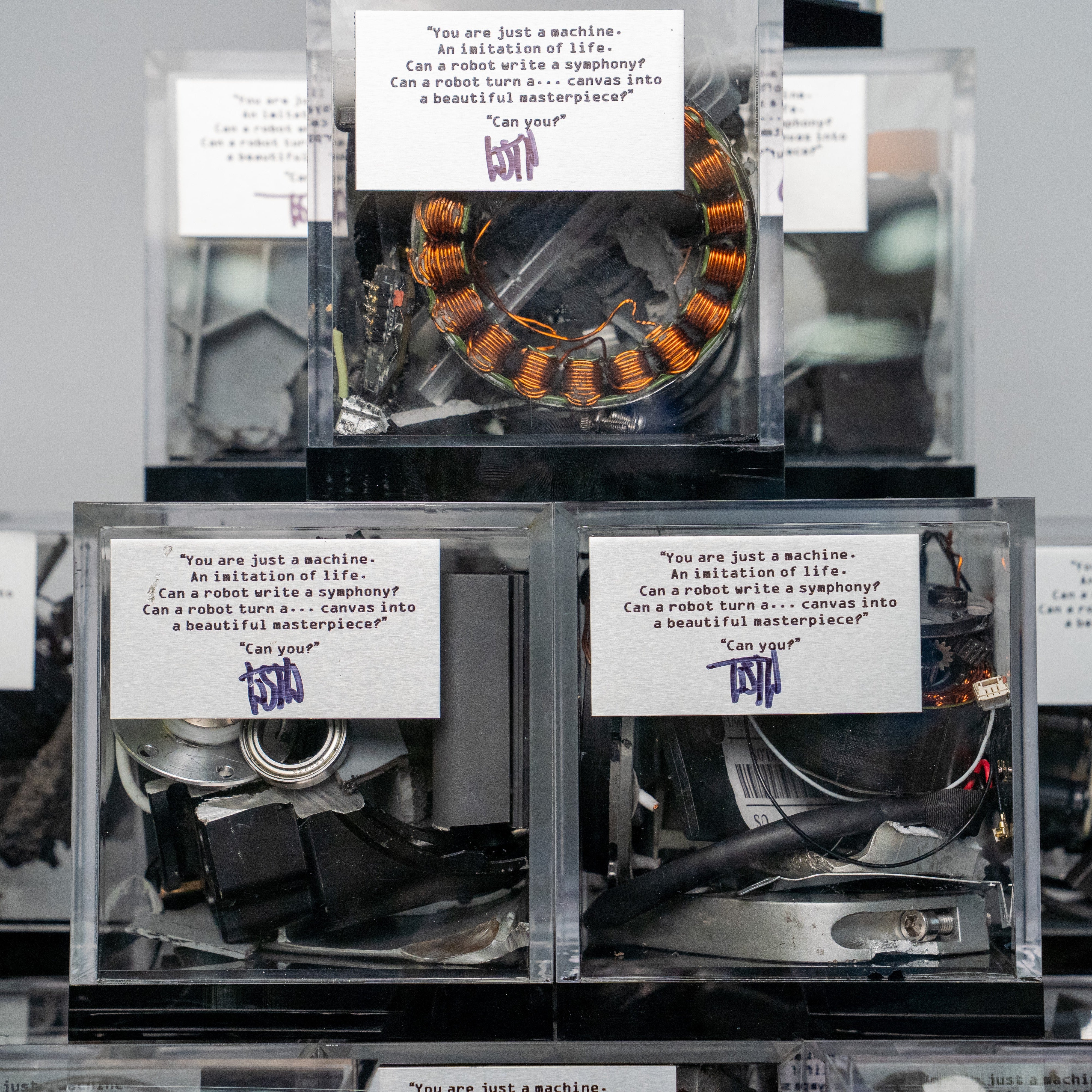 HUMANOID ROBOT CUBE - 30 CREATED